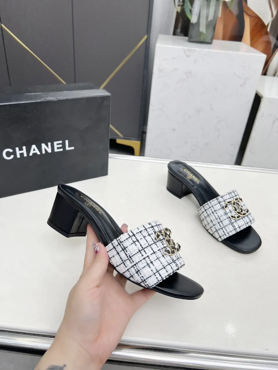 👟👟Ex-factory price 380👟👟 Genuine leather sole +30 chanel Chanel 2024 new slippers🔥🔥 Official website counter, fabric sheepskin, lining sheepskin, foot pad goatskin, 3 colors optional, size 35-42, genuine leather sole +30